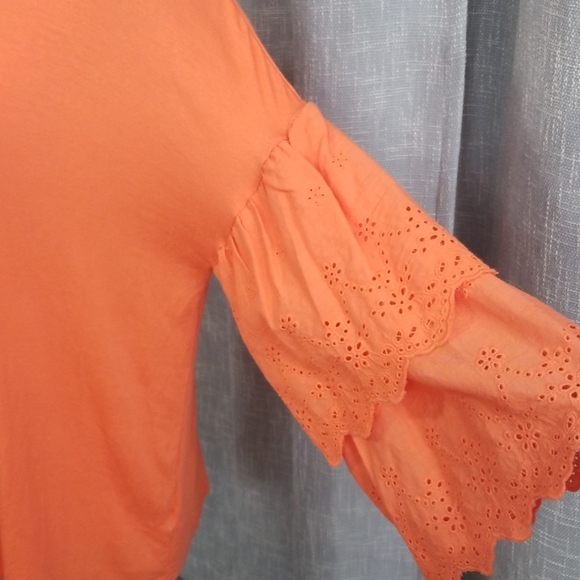 Beautiful Eyelet bell sleeves pullover NWT - Picture 3 of 5